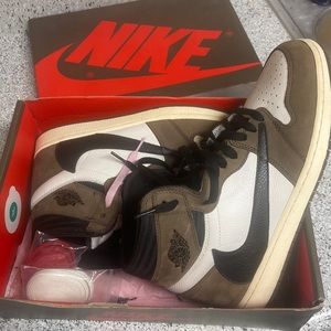 Travis Scott 1s